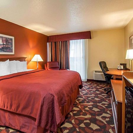 Quality Inn & Suites Kansas City I-435N Near Sports Complex Kültér fotó