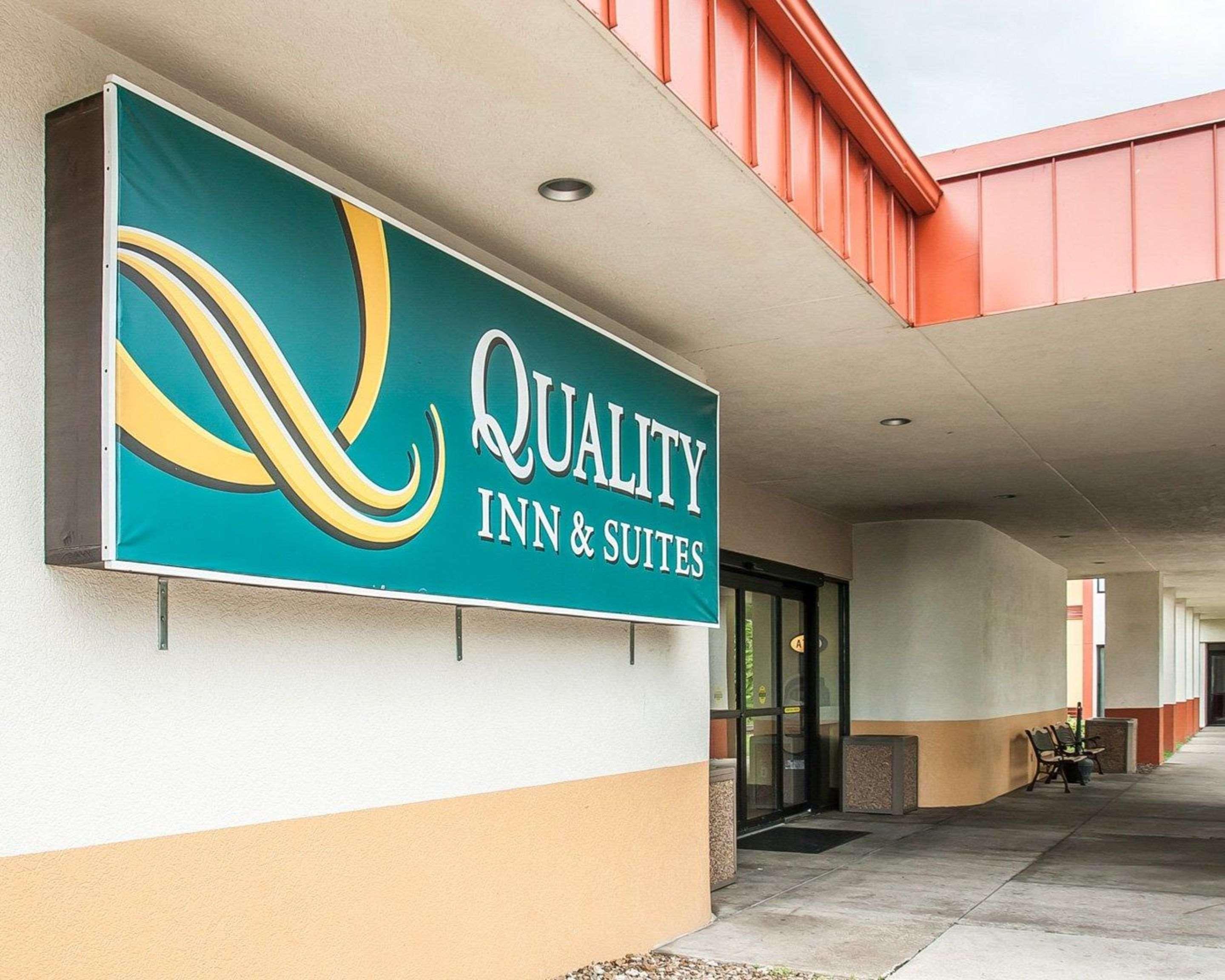 Quality Inn & Suites Kansas City I-435N Near Sports Complex Kültér fotó